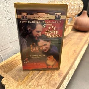 Fly Away Home VHS